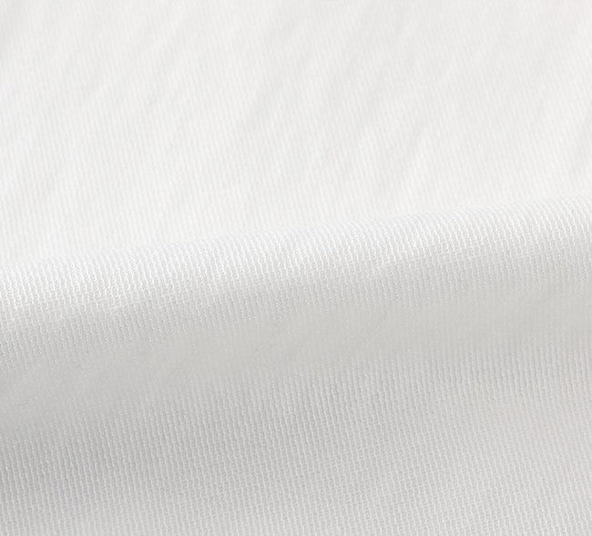 軽やかで合わせやすい、洗練されたホワイトジャケット ME0005